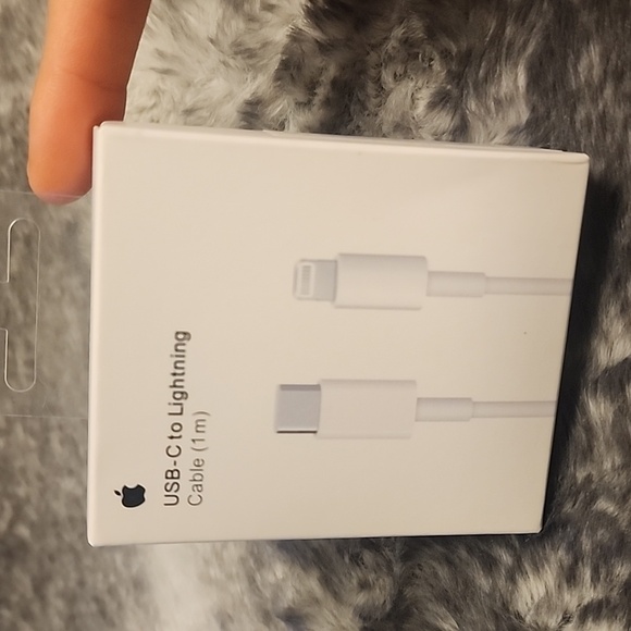 Power adapter with a usb-c to lightning cable - Picture 3 of 3